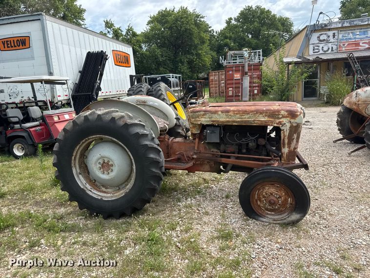image for item NJ9210 Ford 630 tractor