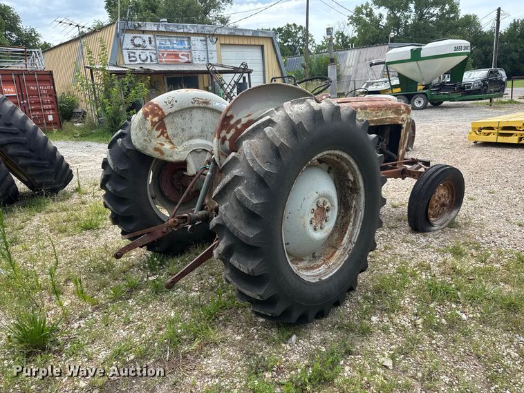 image for item NJ9210 Ford 630 tractor