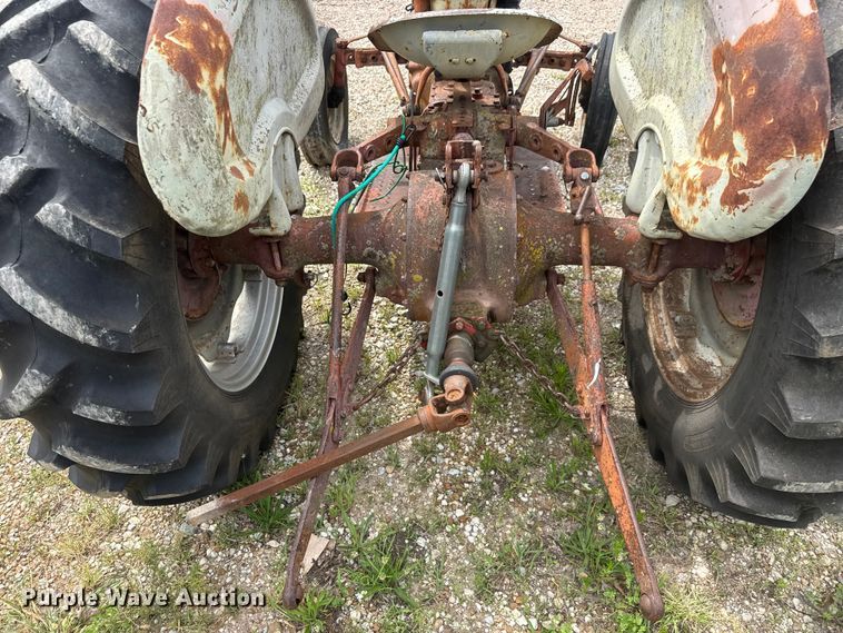 image for item NJ9210 Ford 630 tractor