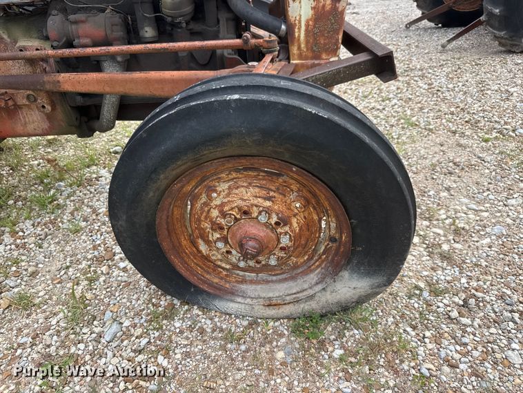 image for item NJ9210 Ford 630 tractor