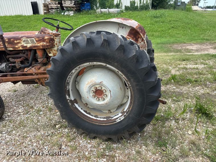 image for item NJ9210 Ford 630 tractor