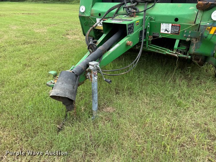 image for item NJ9211 John Deere 566-5x6 round baler