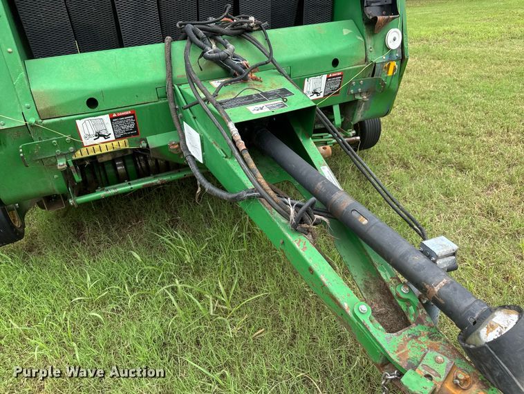 image for item NJ9211 John Deere 566-5x6 round baler