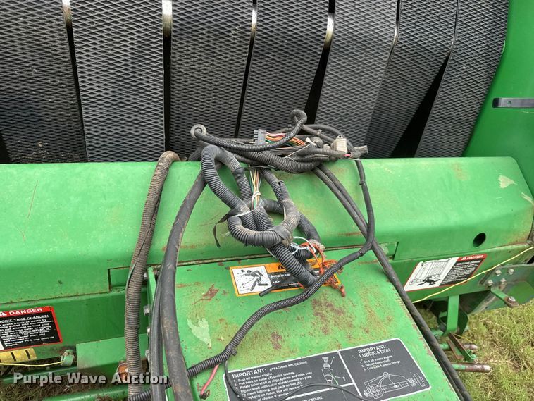 image for item NJ9211 John Deere 566-5x6 round baler