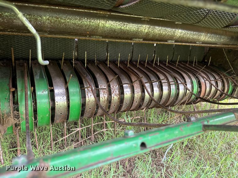image for item NJ9211 John Deere 566-5x6 round baler
