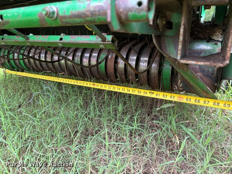 image for item NJ9211 John Deere 566-5x6 round baler
