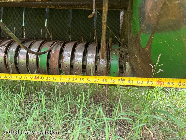 image for item NJ9211 John Deere 566-5x6 round baler