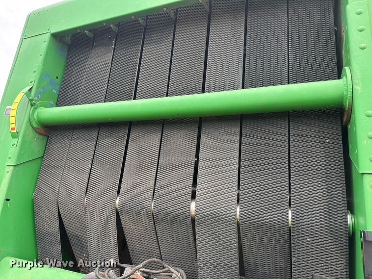 image for item NJ9211 John Deere 566-5x6 round baler
