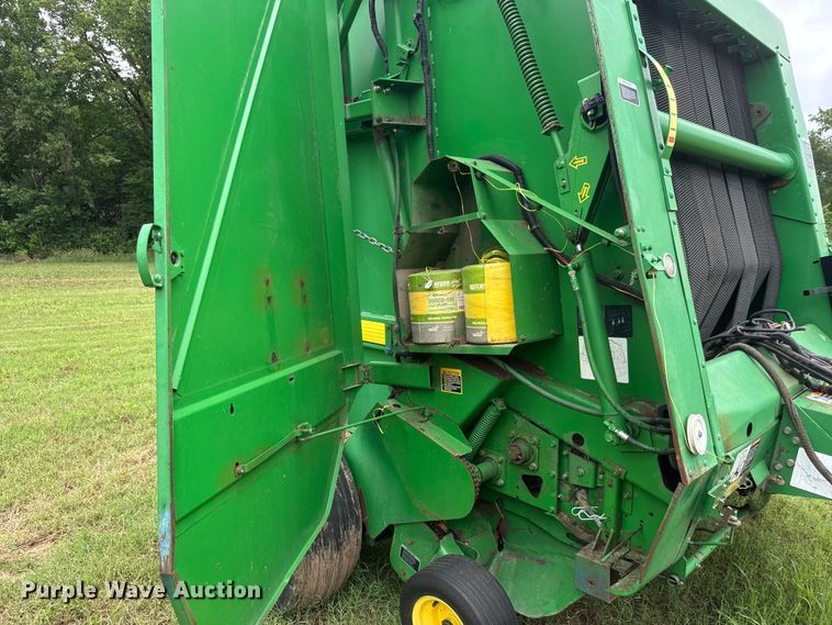 image for item NJ9211 John Deere 566-5x6 round baler