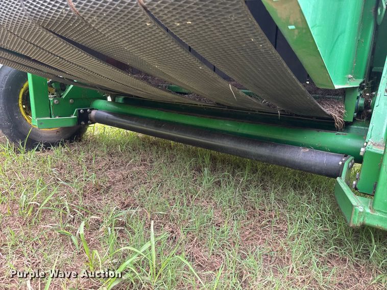 image for item NJ9211 John Deere 566-5x6 round baler