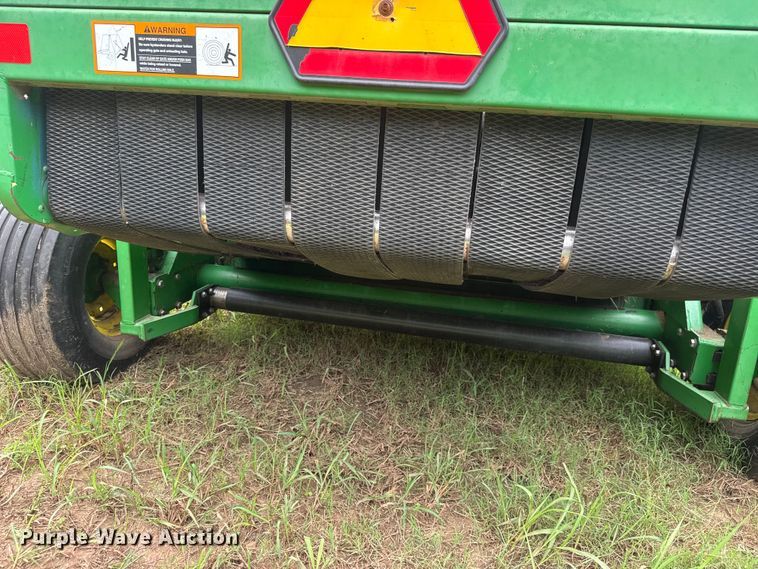 image for item NJ9211 John Deere 566-5x6 round baler