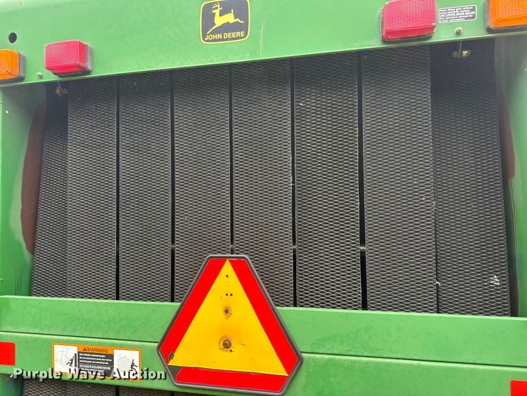 image for item NJ9211 John Deere 566-5x6 round baler