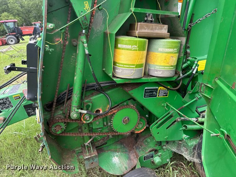 image for item NJ9211 John Deere 566-5x6 round baler