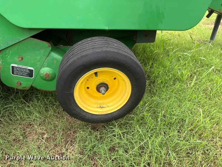 image for item NJ9211 John Deere 566-5x6 round baler