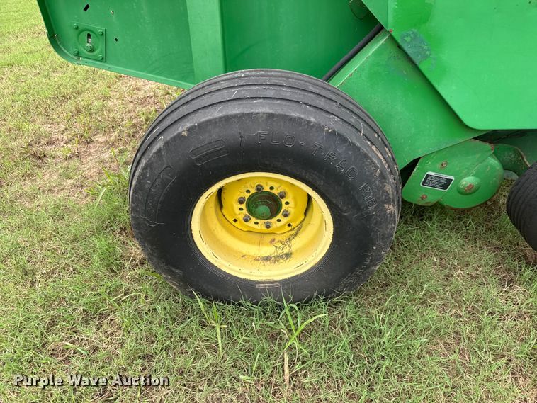image for item NJ9211 John Deere 566-5x6 round baler