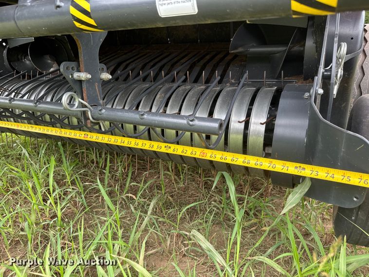 image for item NJ9212 2019 Kubota BV4180 round baler