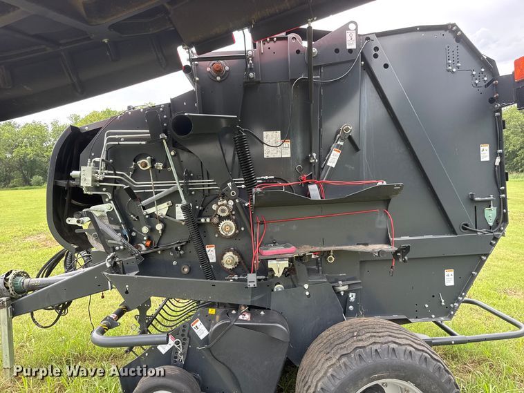image for item NJ9212 2019 Kubota BV4180 round baler