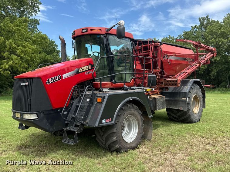 image for item NJ9215 Case IH 4520 Titan spreader