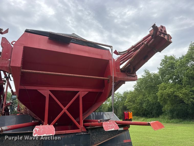 image for item NJ9215 Case IH 4520 Titan spreader