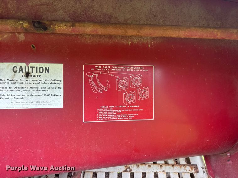 image for item NJ9216 International Harvester 440W small square baler