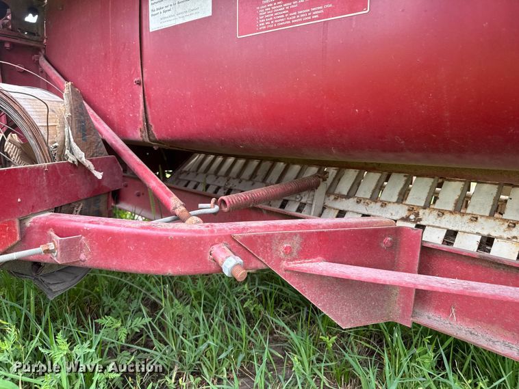 image for item NJ9216 International Harvester 440W small square baler