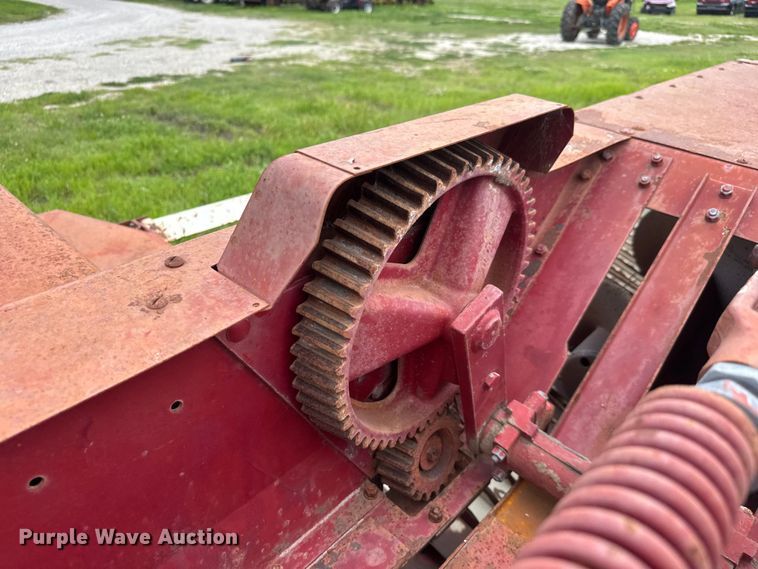image for item NJ9216 International Harvester 440W small square baler