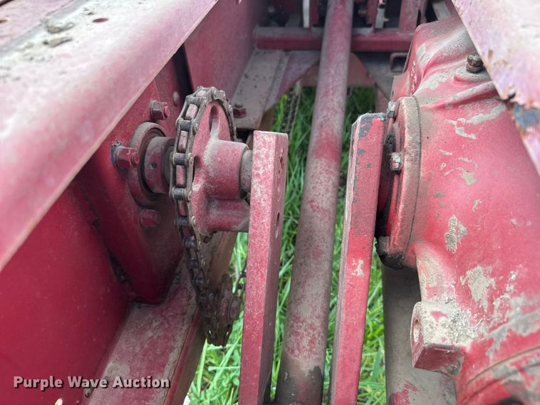 image for item NJ9216 International Harvester 440W small square baler