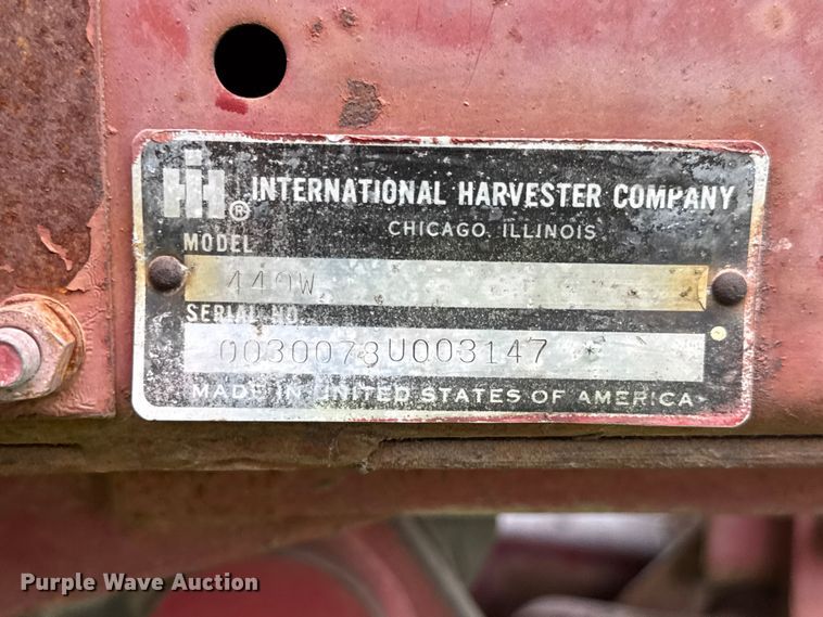 image for item NJ9216 International Harvester 440W small square baler