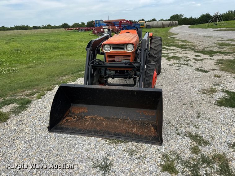 image for item NJ9217 Kubota L295DT MFWD tractor