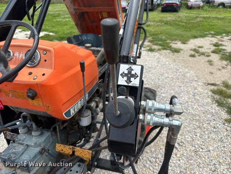 image for item NJ9217 Kubota L295DT MFWD tractor