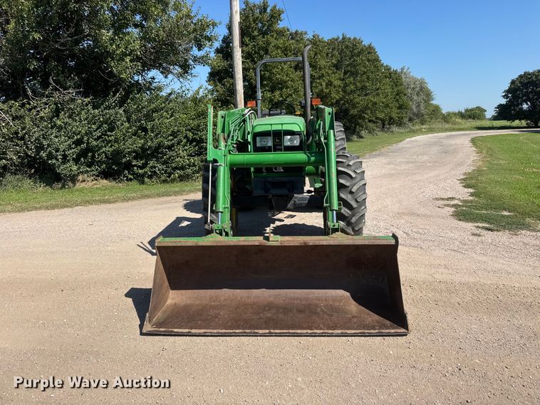 image for item NJ9231 1999 John Deere 5510 MFWD tractor