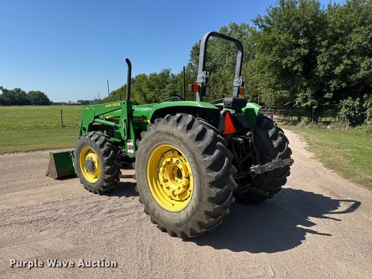 image for item NJ9231 1999 John Deere 5510 MFWD tractor