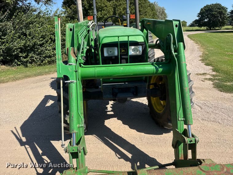 image for item NJ9231 1999 John Deere 5510 MFWD tractor