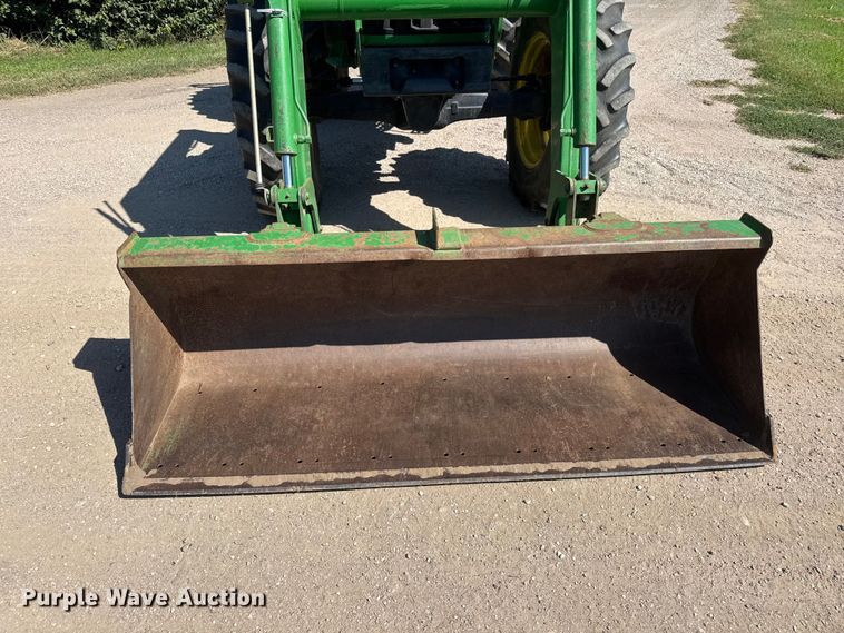 image for item NJ9231 1999 John Deere 5510 MFWD tractor