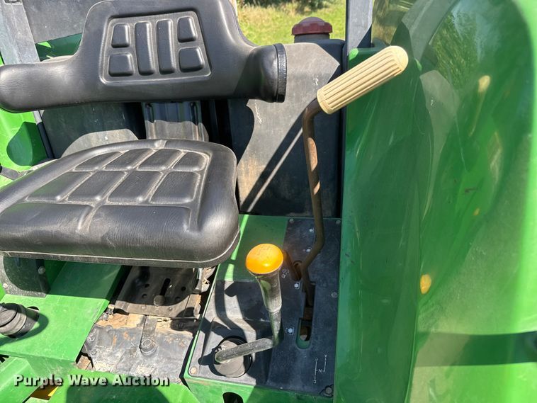 image for item NJ9231 1999 John Deere 5510 MFWD tractor