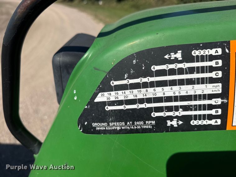 image for item NJ9231 1999 John Deere 5510 MFWD tractor