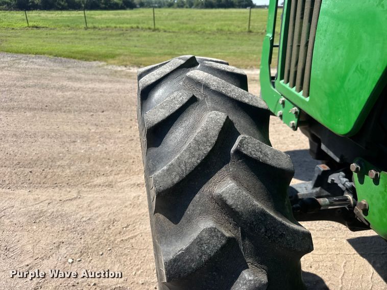 image for item NJ9231 1999 John Deere 5510 MFWD tractor