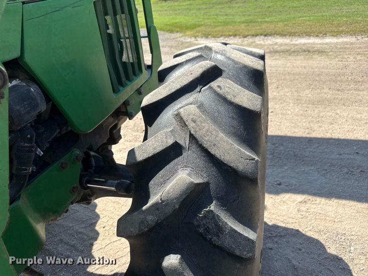 image for item NJ9231 1999 John Deere 5510 MFWD tractor