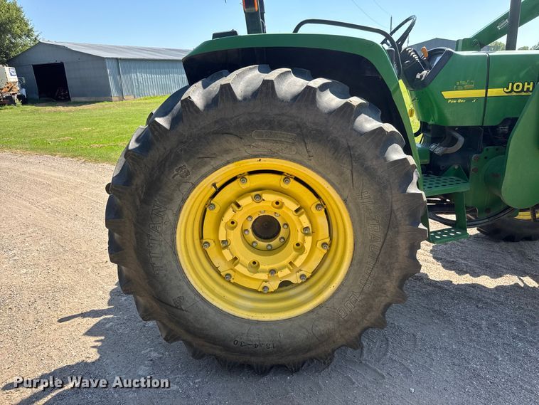 image for item NJ9231 1999 John Deere 5510 MFWD tractor