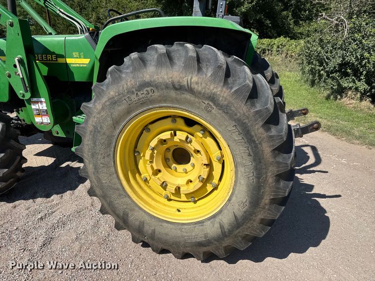 image for item NJ9231 1999 John Deere 5510 MFWD tractor