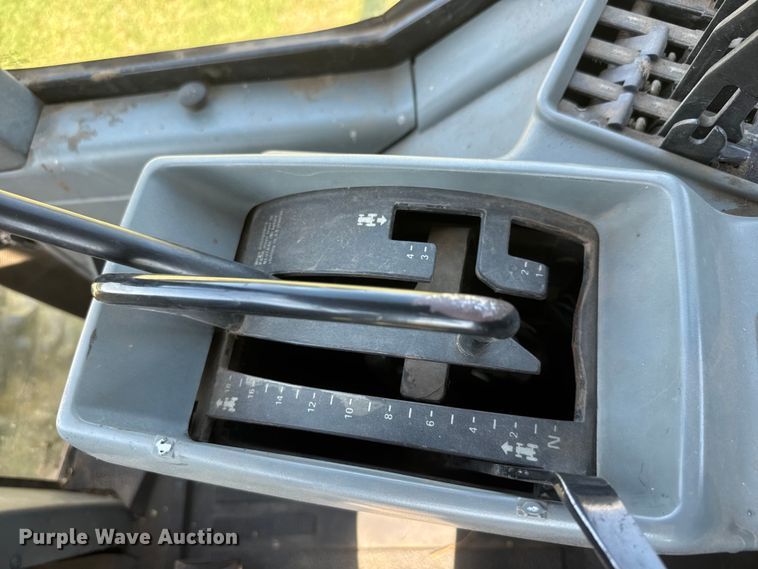 image for item NJ9232 Case IH 7220 MFWD tractor