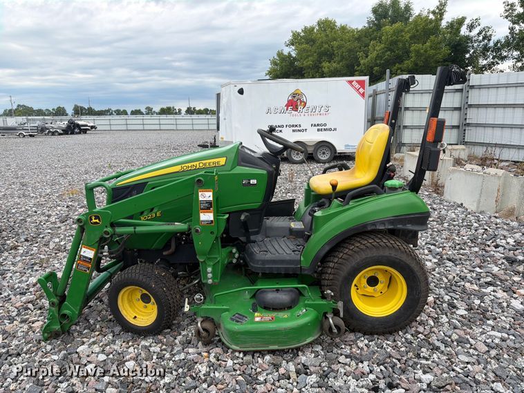 image for item YA3913 2014 John Deere 1023E MFWD tractor