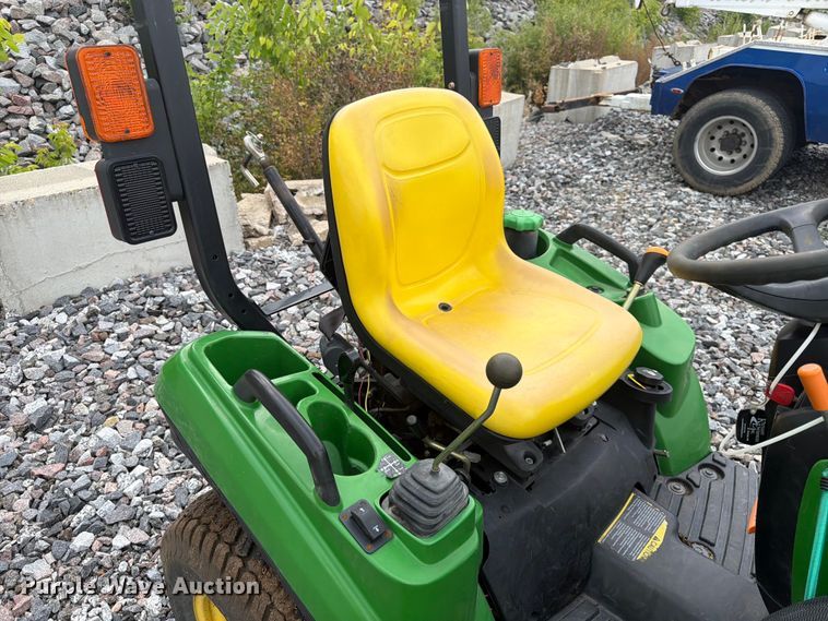 image for item YA3913 2014 John Deere 1023E MFWD tractor