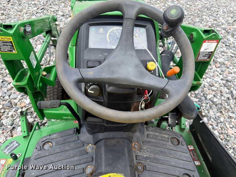 image for item YA3913 2014 John Deere 1023E MFWD tractor