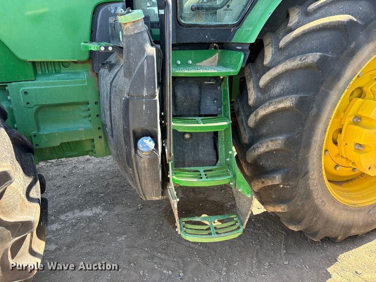image for item YA3933 2019 John Deere 8270R MFWD tractor
