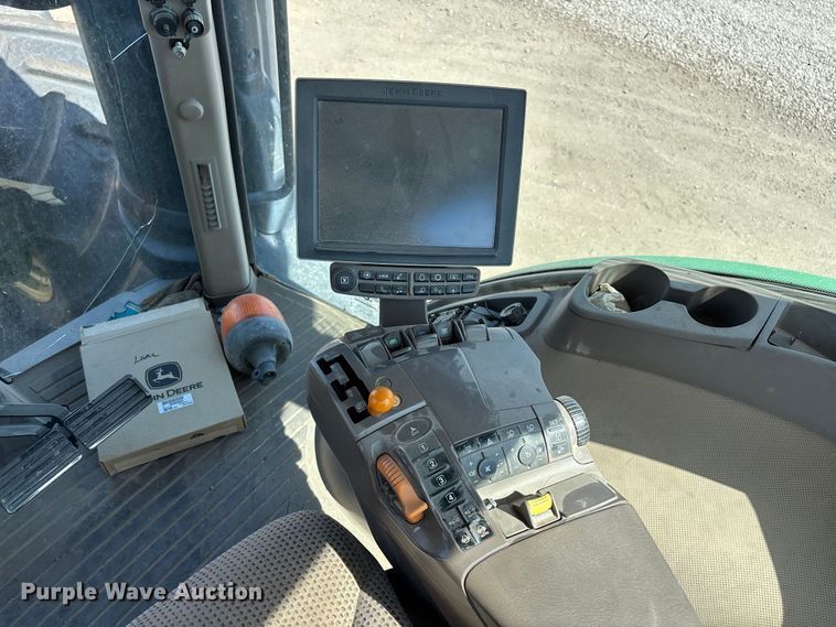 image for item YA3933 2019 John Deere 8270R MFWD tractor