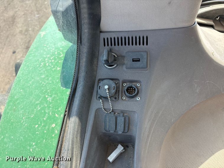 image for item YA3933 2019 John Deere 8270R MFWD tractor