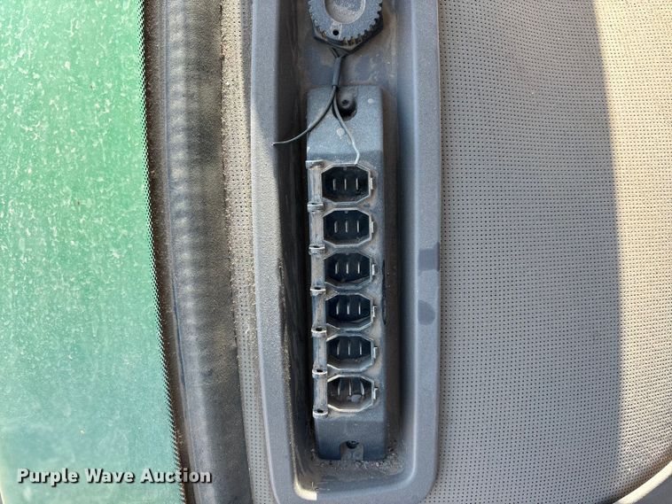 image for item YA3933 2019 John Deere 8270R MFWD tractor