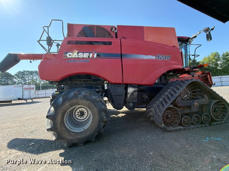 image for item YA4098 2017 Case IH 9240 Axial-Flow RWA combine