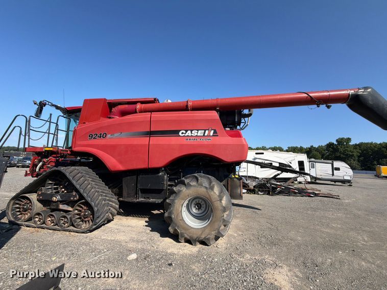 image for item YA4098 2017 Case IH 9240 Axial-Flow RWA combine